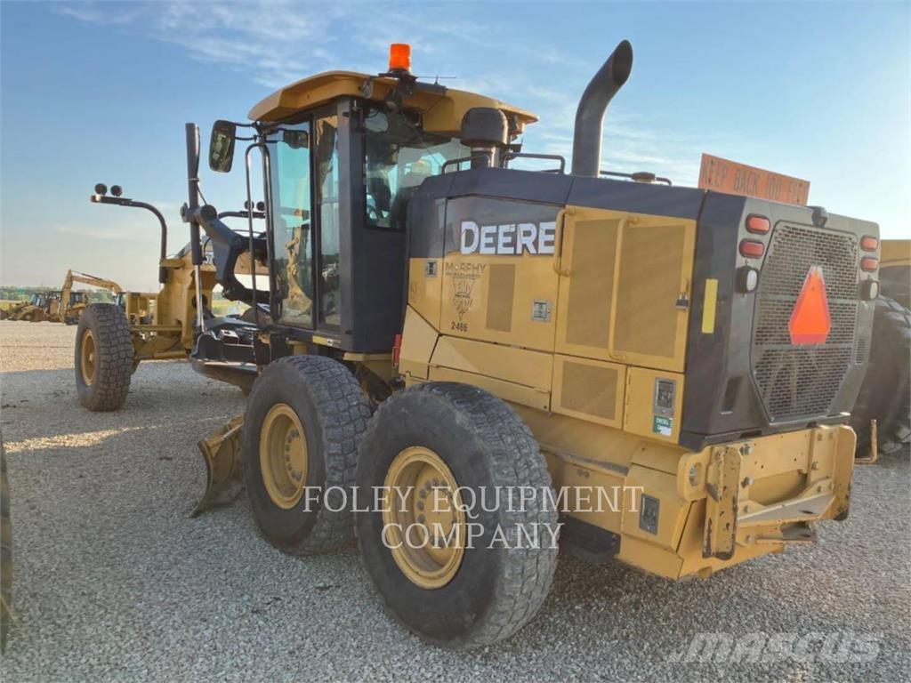 John Deere 670GP Graders