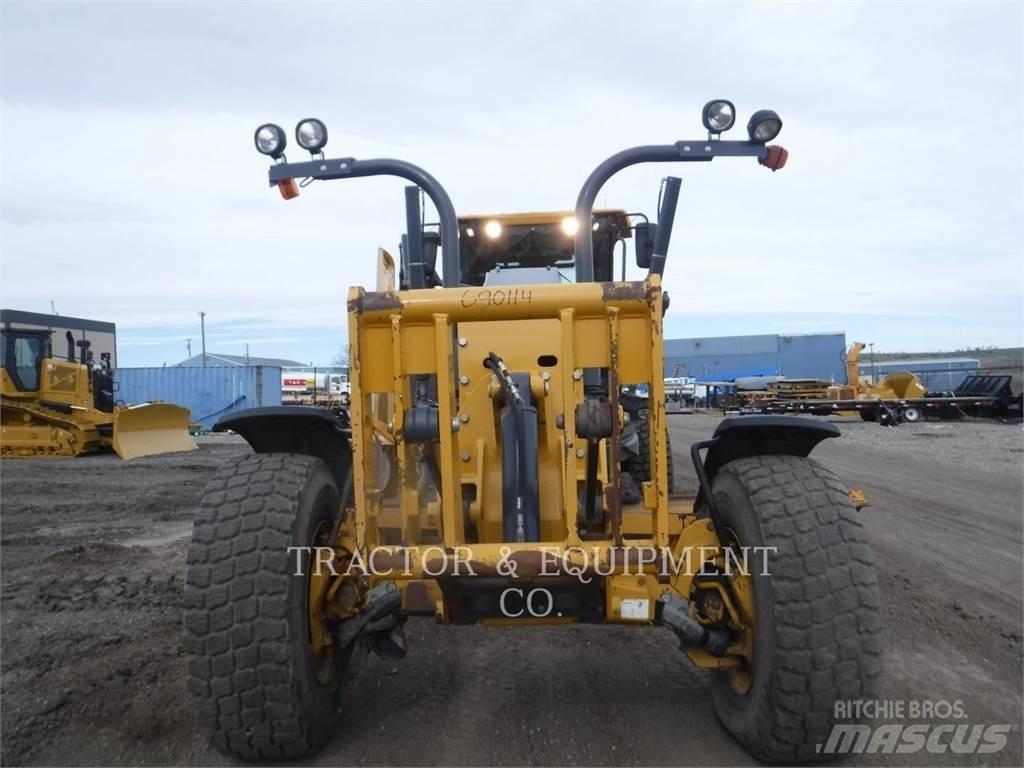 John Deere 872GP Graders