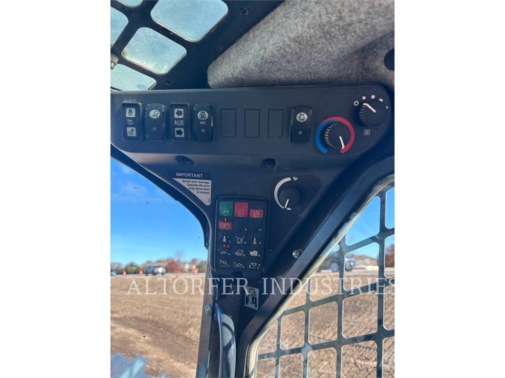 John Deere & CO. 323E Schrankladers