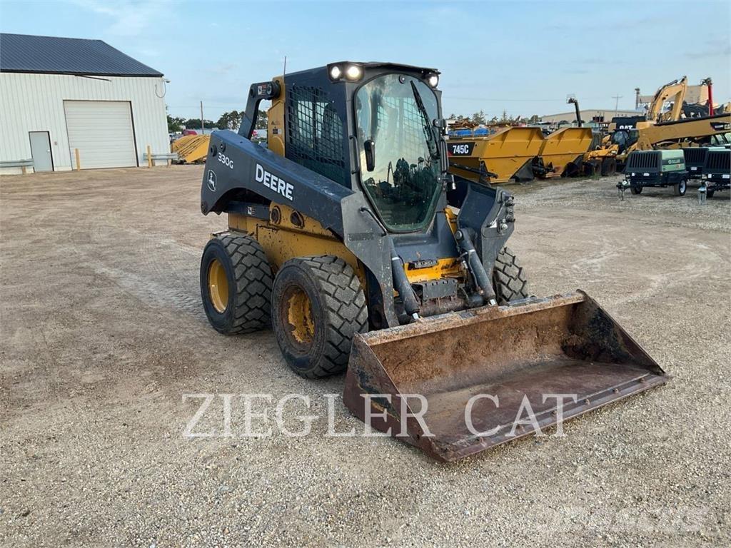 John Deere & CO. 330G Rupsladers