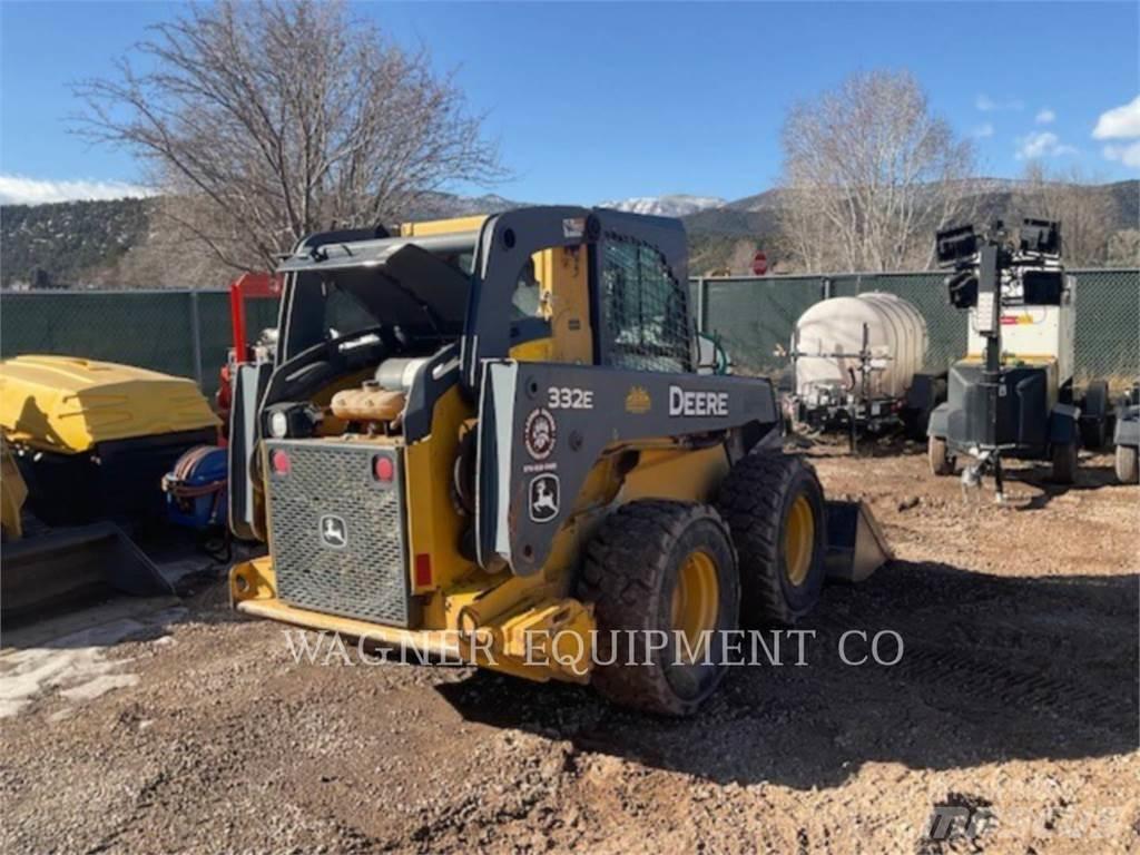 John Deere & CO. 332E Schrankladers