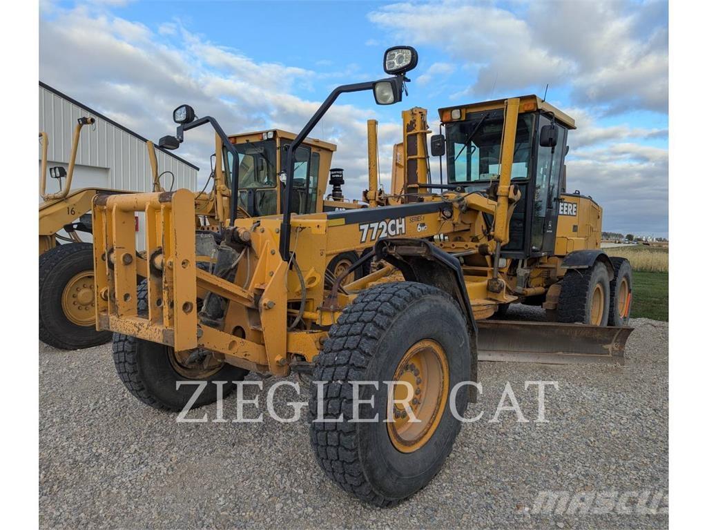 John Deere & CO. 772CH Graders