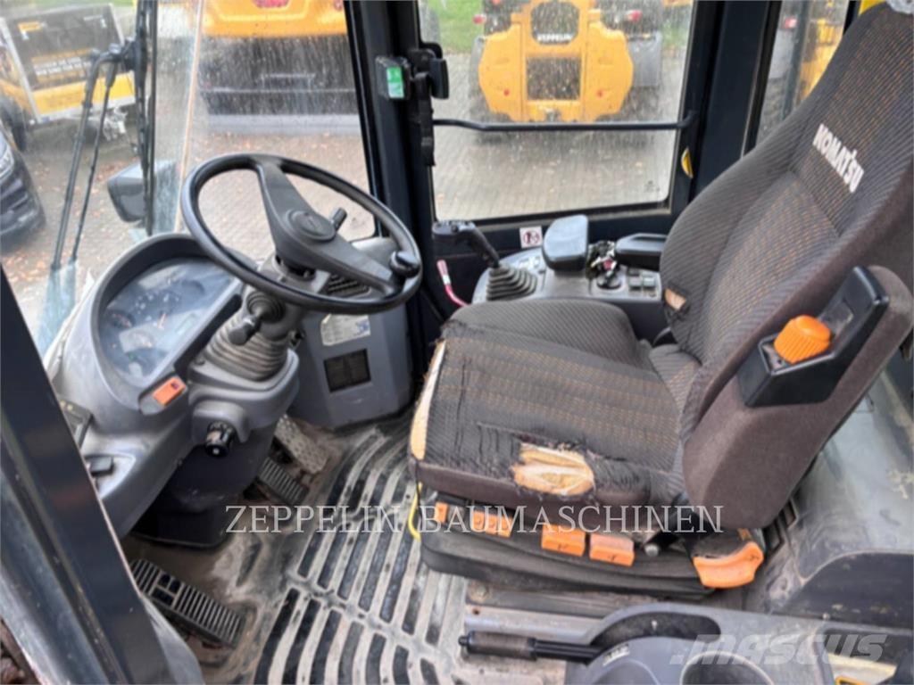 Komatsu WA250 Wielladers