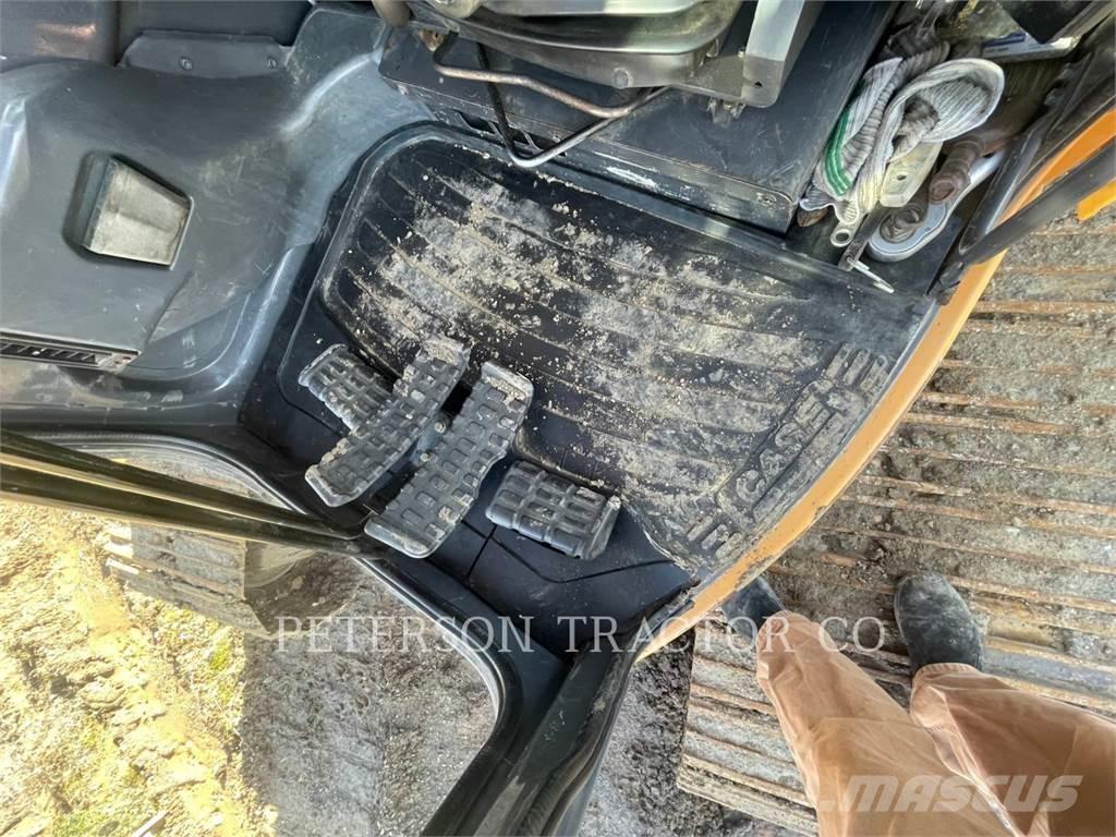 New Holland CX225 Rupsgraafmachines