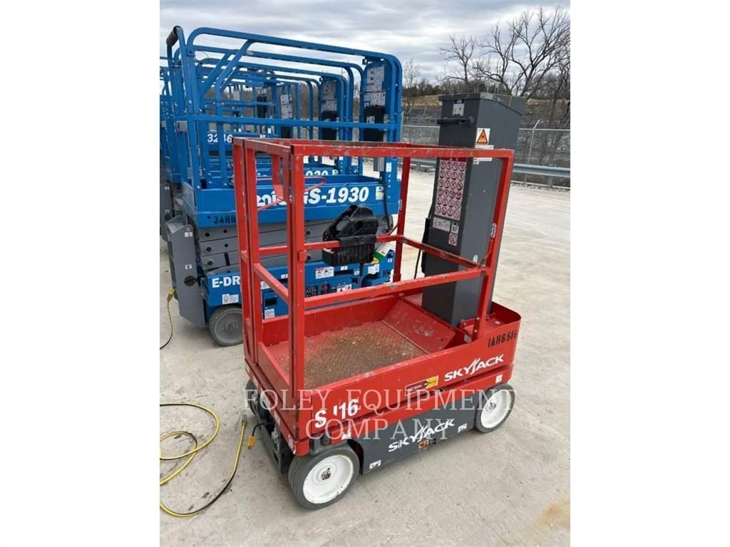 Skyjack (OBSOLETE) SJ16 Schaarhoogwerkers