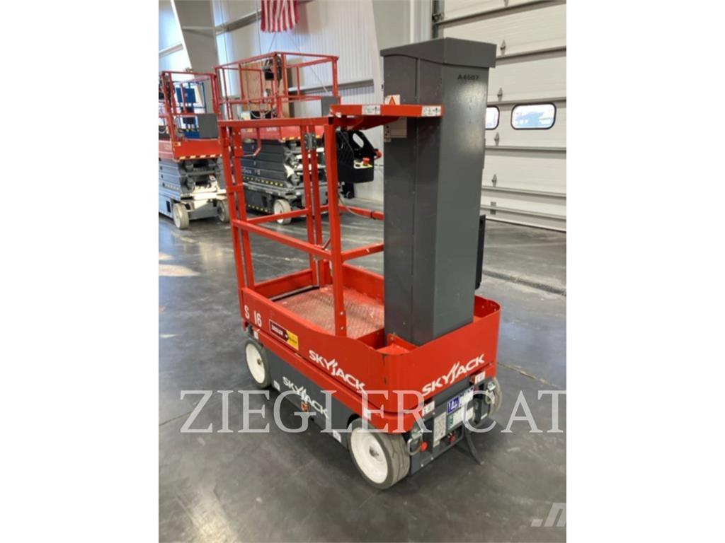 Skyjack SJ16 Schaarhoogwerkers