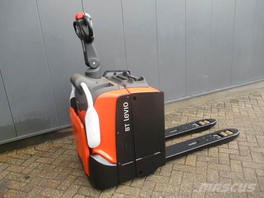 BT LPE 200 Pallettruck met meerij platform