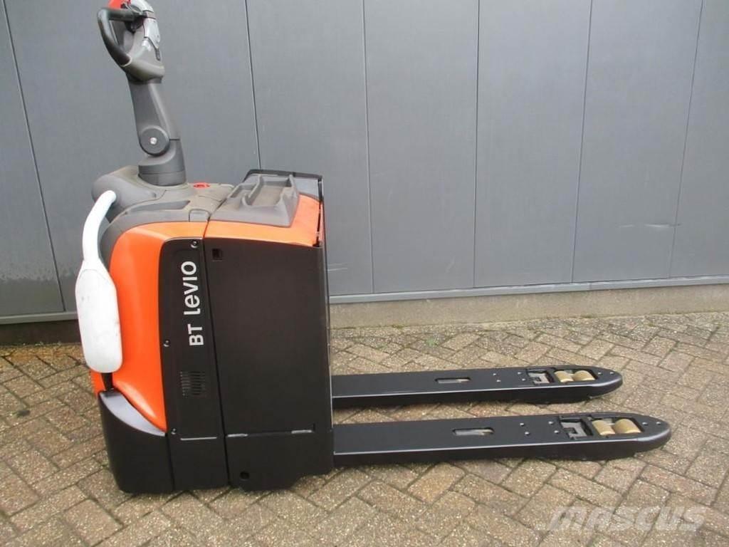 BT LPE 200 Pallettruck met meerij platform