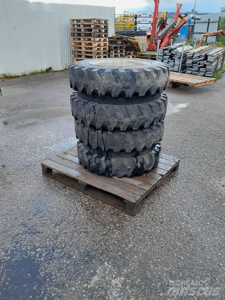 Mitas 8,25-20 Hjul Banden, wielen en velgen
