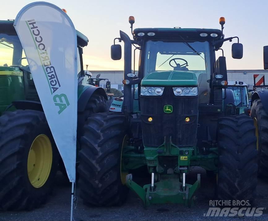 John Deere 7230 R Tractoren
