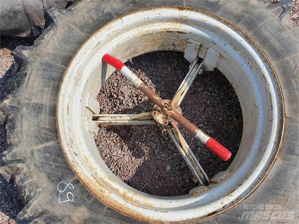 Kleber 11.2R24 Banden, wielen en velgen