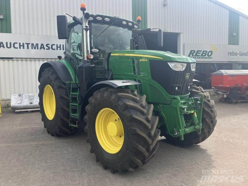John Deere 6250R Tractoren