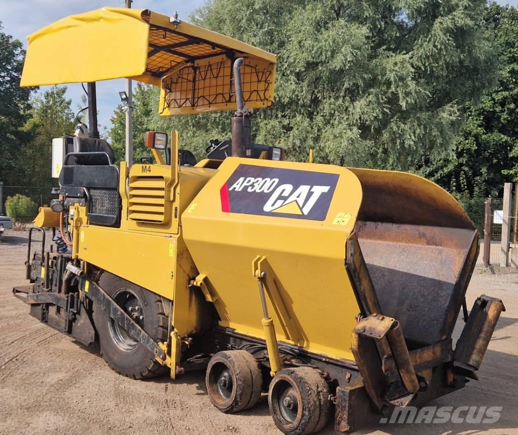 CAT AP300 Asfaltafwerkmachines