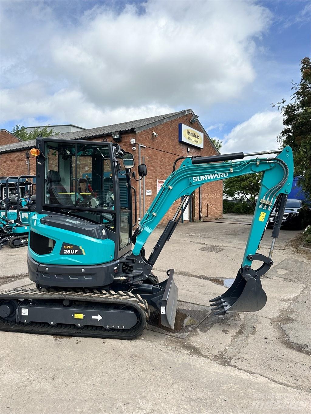 Sunward SWE 25 UF Rupsgraafmachines