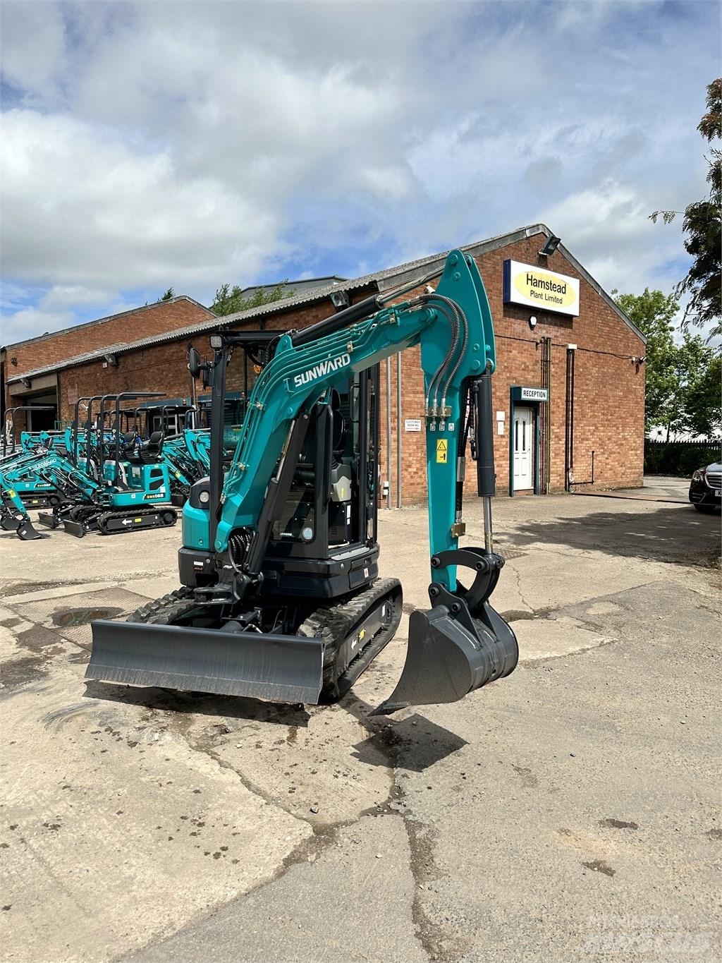 Sunward SWE 25 UF Rupsgraafmachines