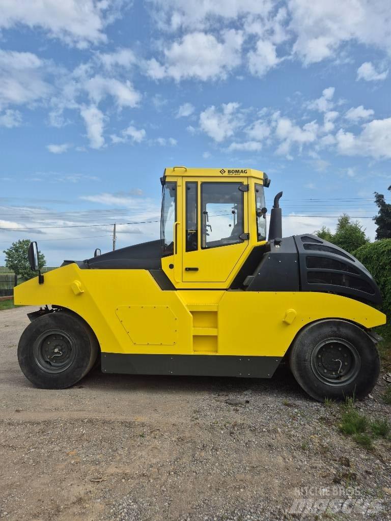 Bomag BW 24 R H Bandenwalsen