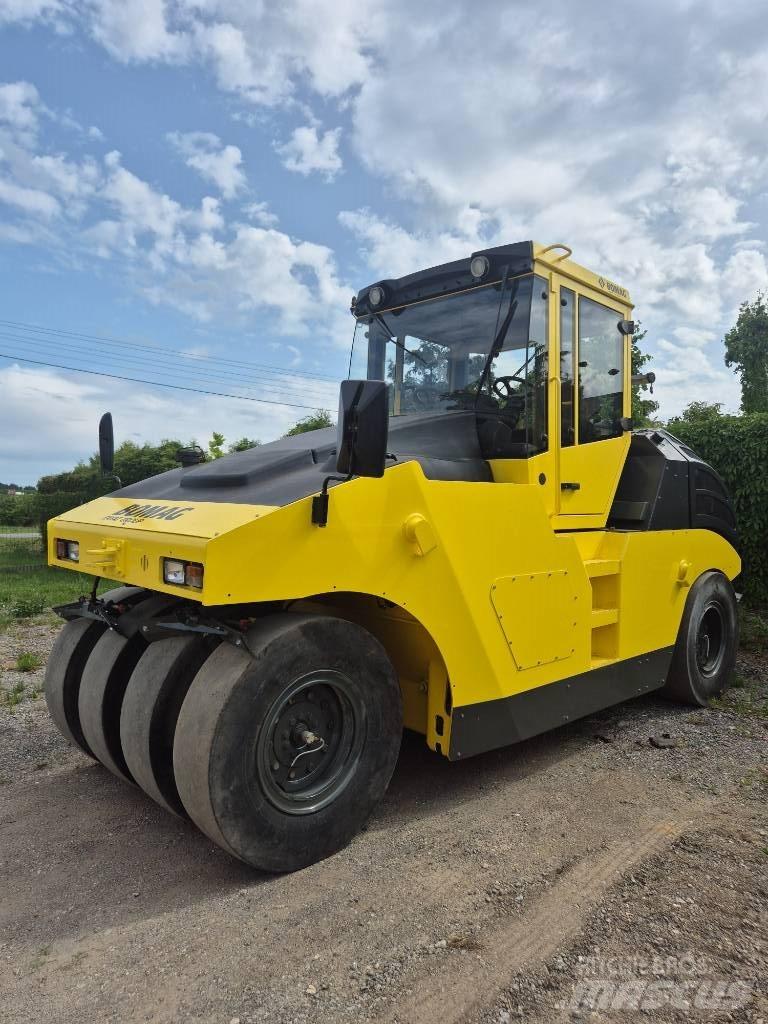 Bomag BW 24 R H Bandenwalsen