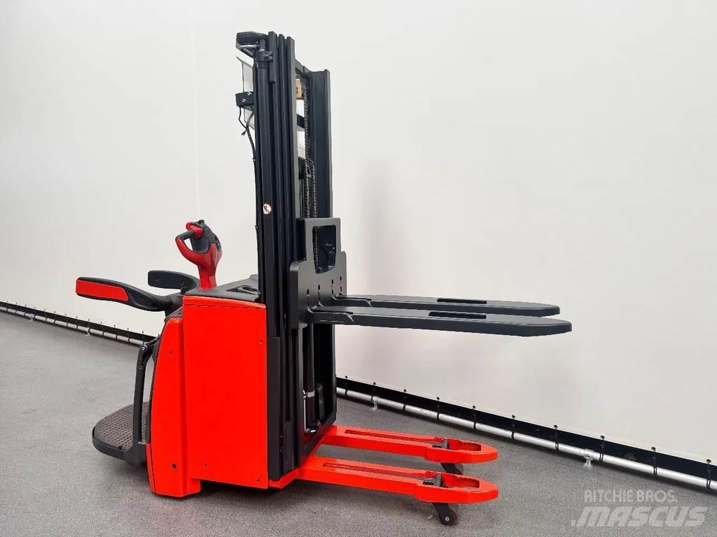 Linde L 14 AP Meeloop stapelaar