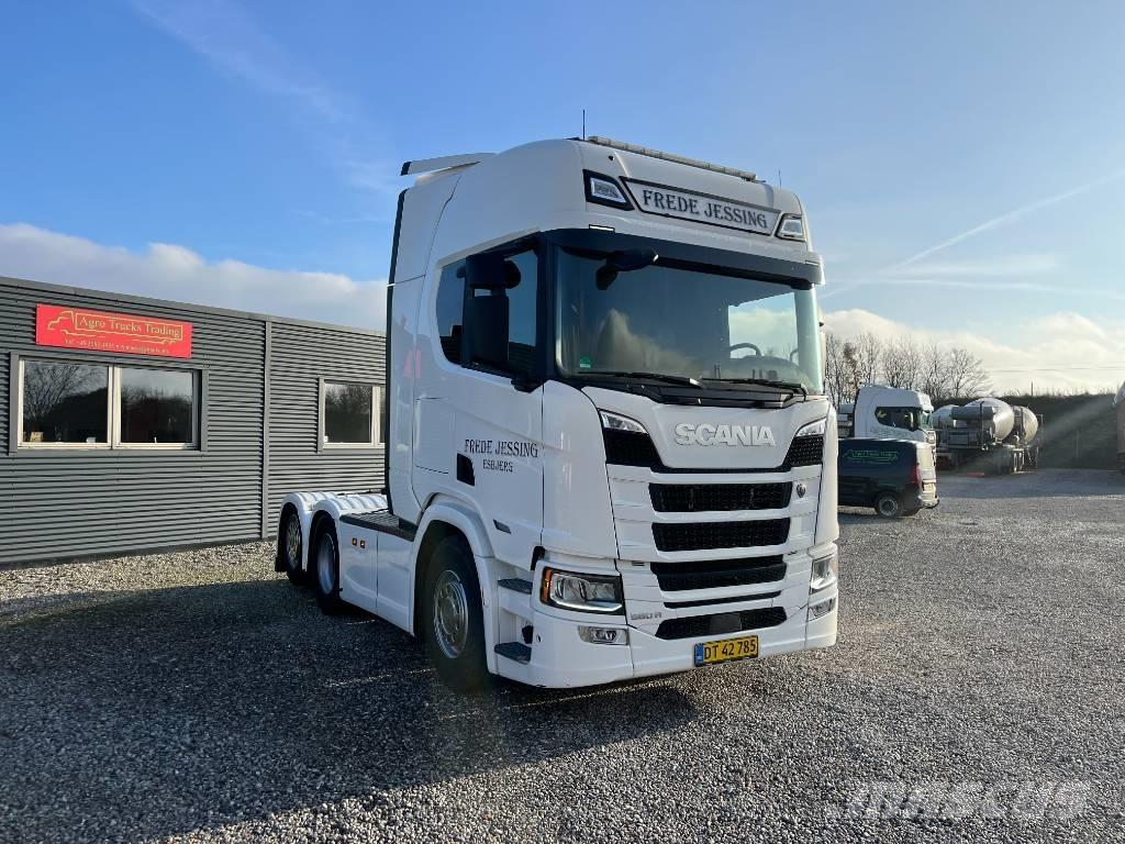 Scania R 560 LA Trekkers
