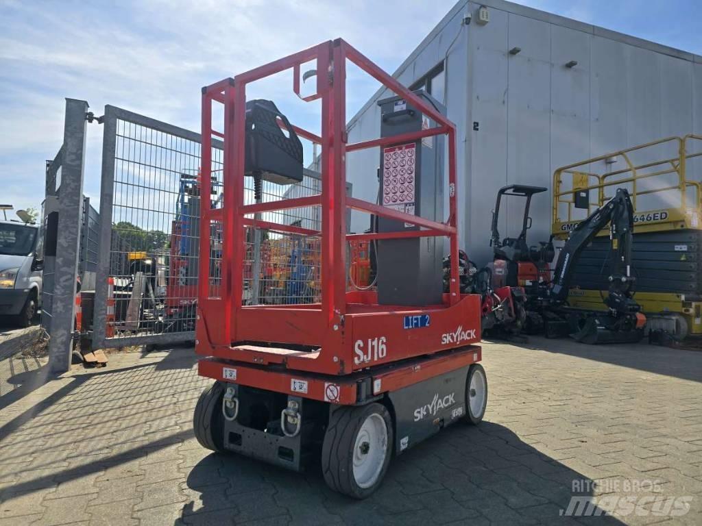 SkyJack SJ 16 Personenliften en invalideliften
