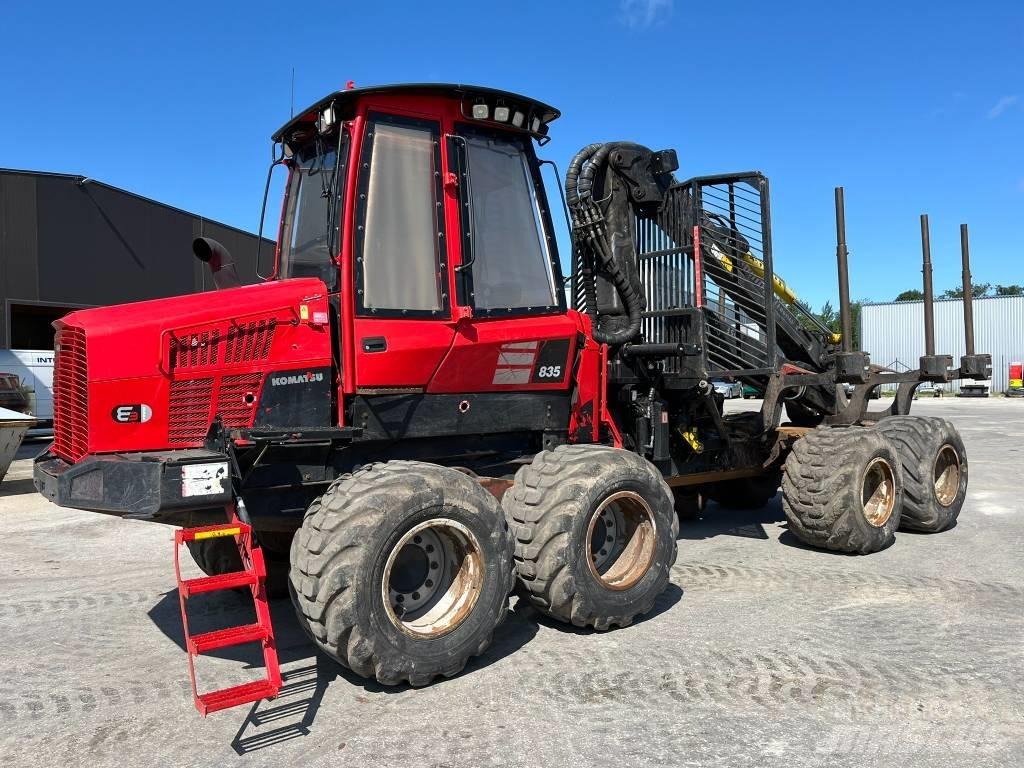 Komatsu 835 Uitrijwagens