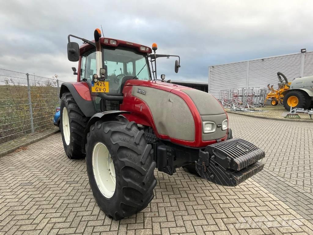 Valtra T120 tractor Tractoren