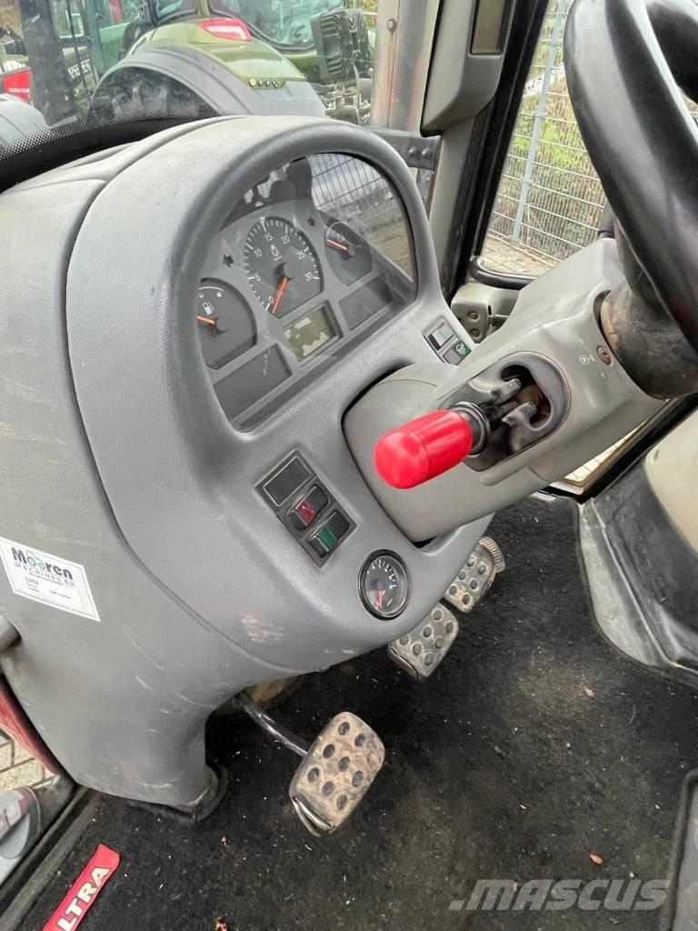 Valtra T120 tractor Tractoren