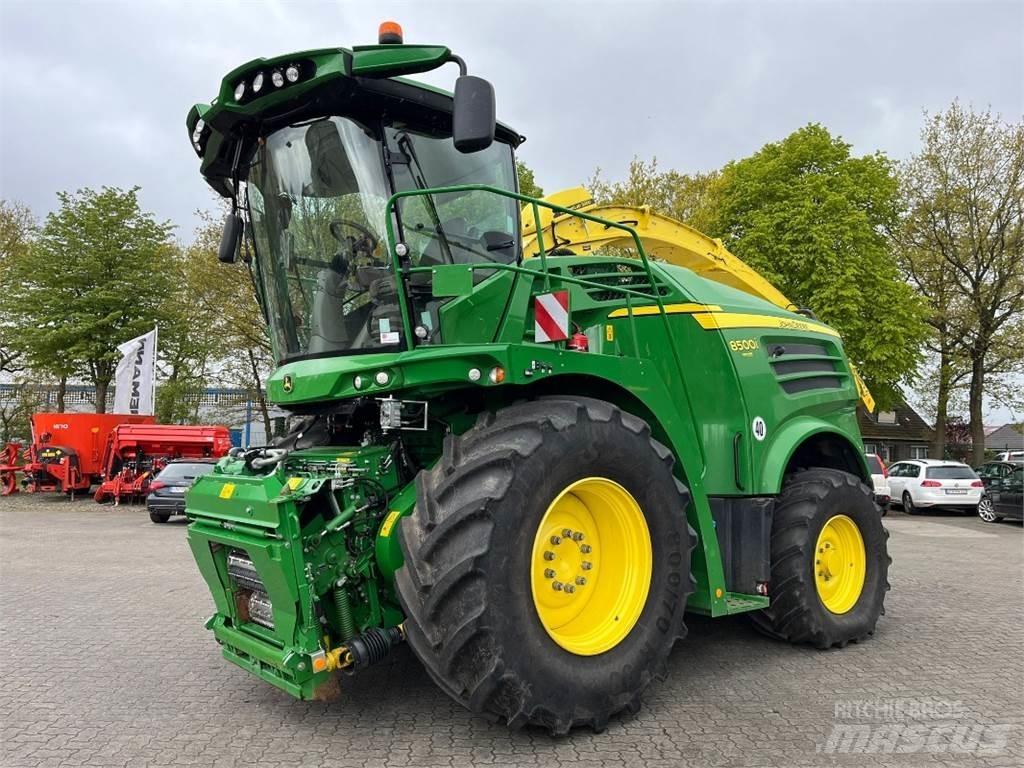 John Deere 8500 Getrokken veldhakselaar