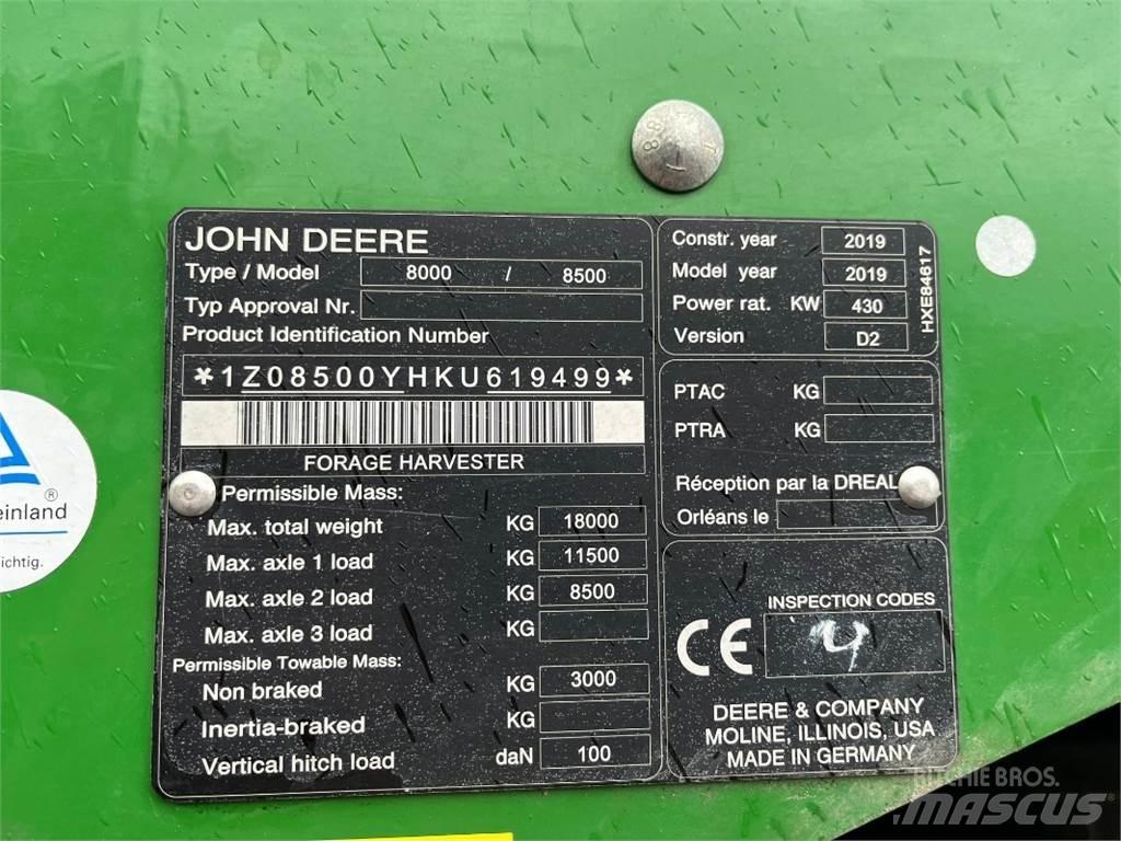 John Deere 8500 Getrokken veldhakselaar