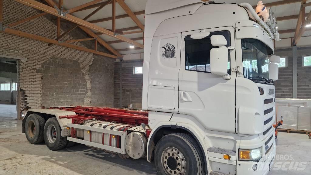 Scania R 620 Vrachtwagen met containersysteem