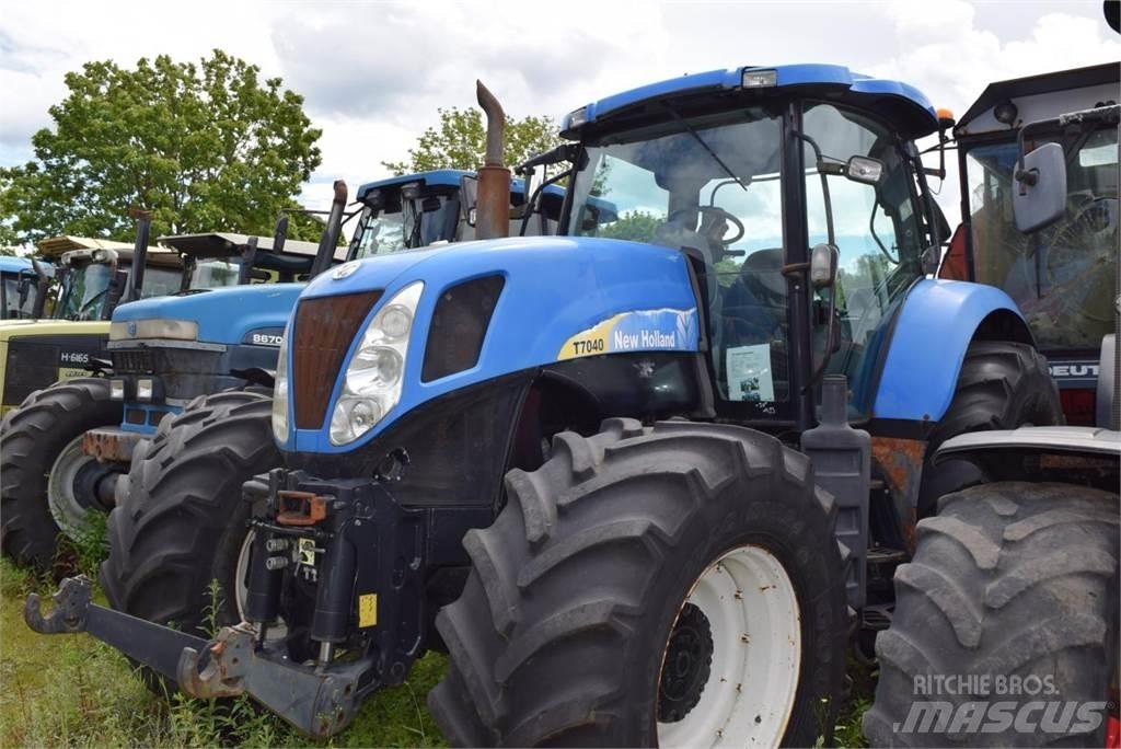 New Holland T 7040 Tractoren