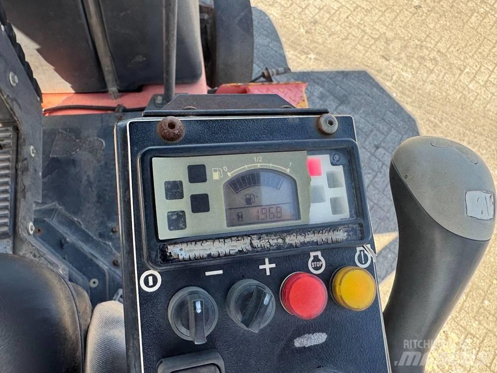 Dynapac CP 142 Bandenwalsen
