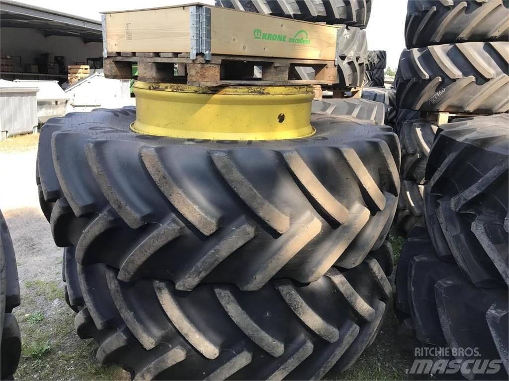 Mitas 680/80R42 Banden, wielen en velgen