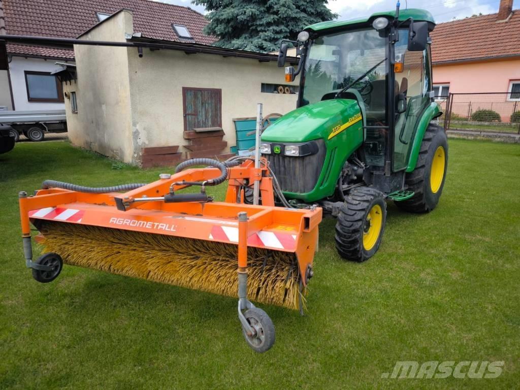 John Deere 3720 Compacttrekkers