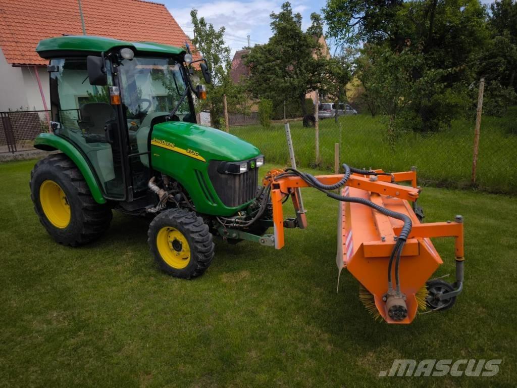 John Deere 3720 Compacttrekkers