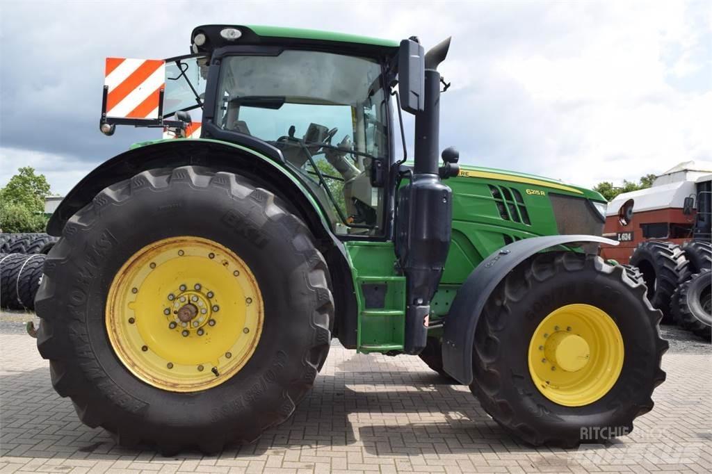 John Deere 6215 R Tractoren