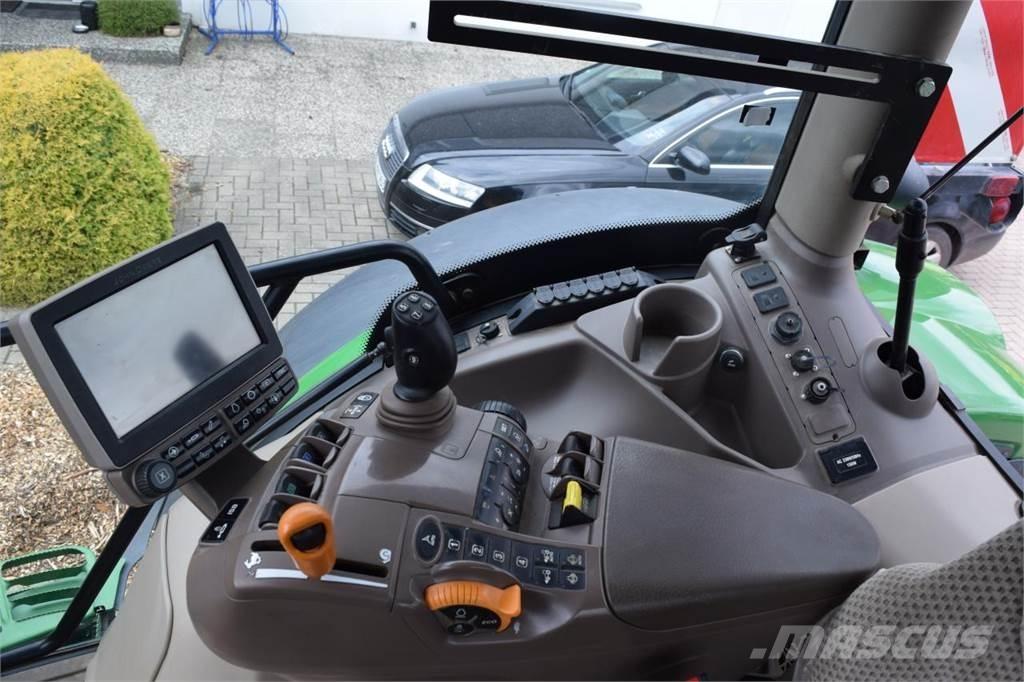 John Deere 6215 R Tractoren