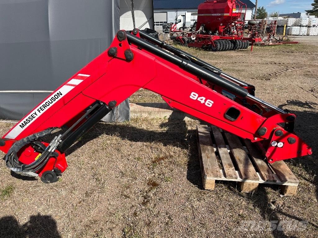 Massey Ferguson 945 Voorladers en gravers