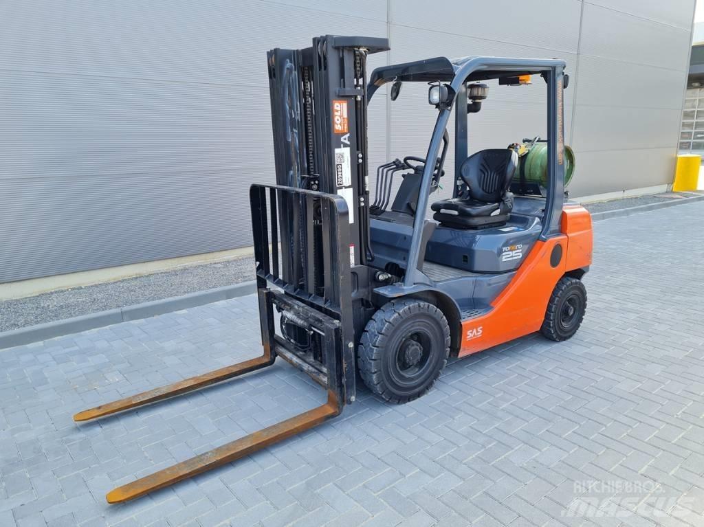 Toyota 02-8 FG F 25 LPG heftrucks