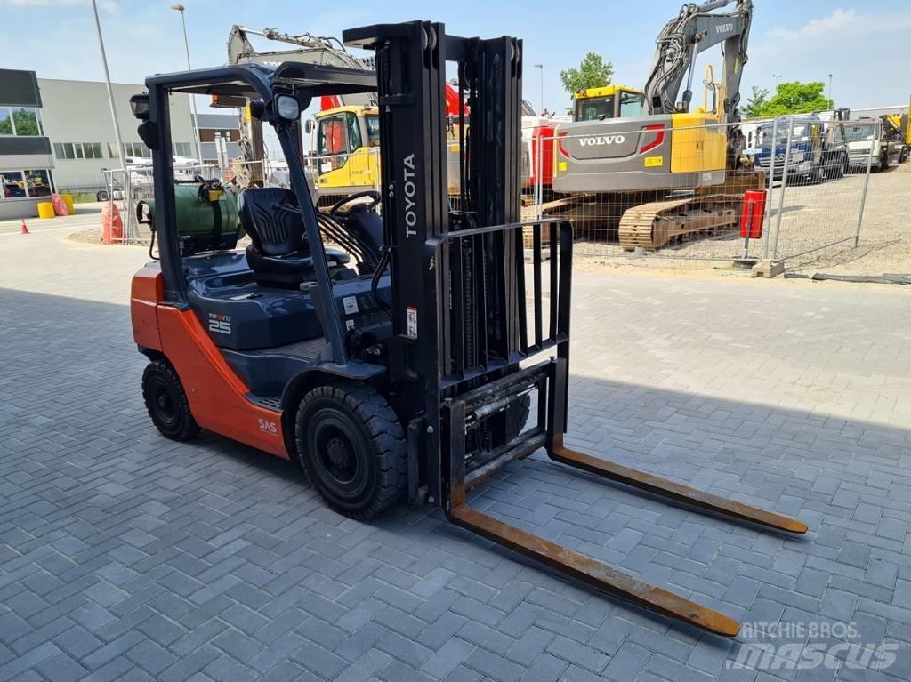 Toyota 02-8 FG F 25 LPG heftrucks