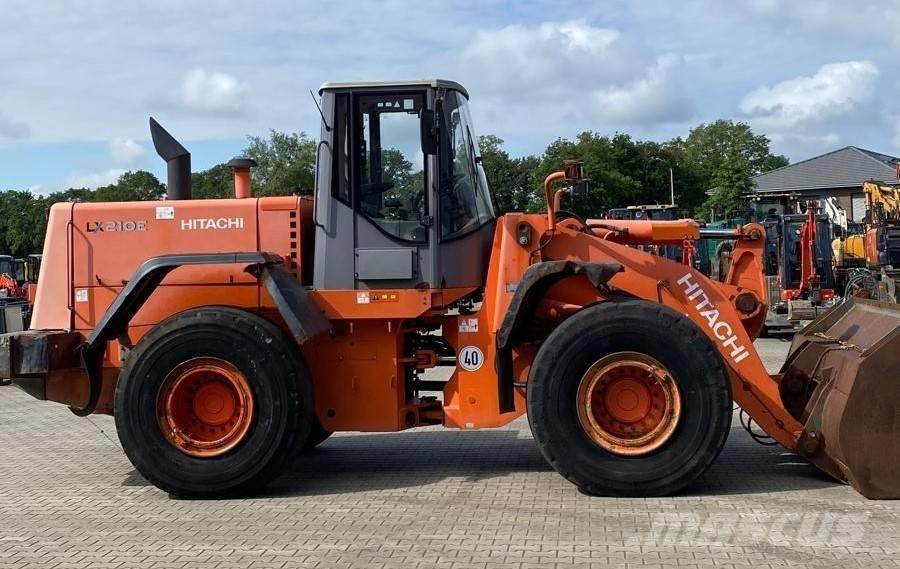Hitachi LX 210 E Wielladers