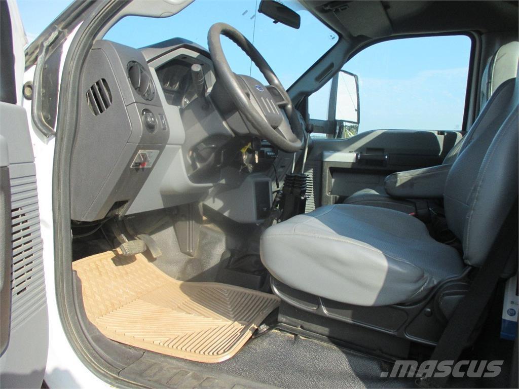 Ford F750 Vrachtwagen met containersysteem