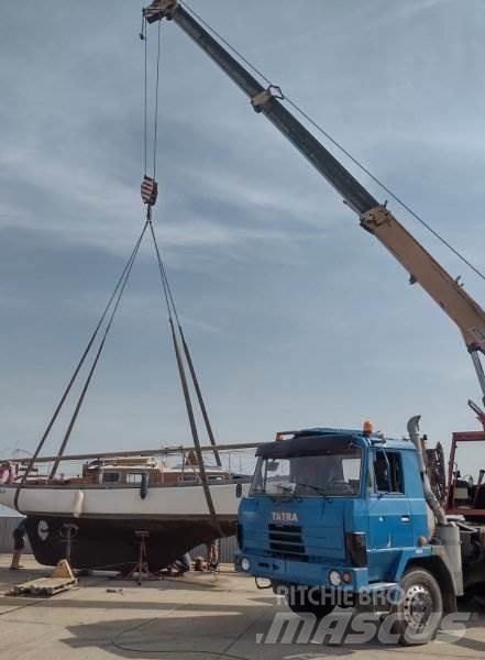 Tatra T815 +(ČKD) AD 20 Vlakke laadvloer met kraan