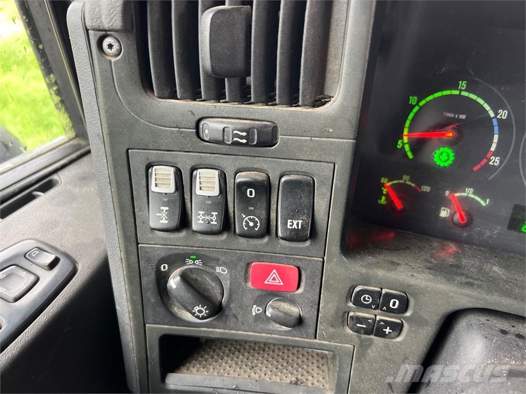 Scania P 380 8X4 Chassis met cabine