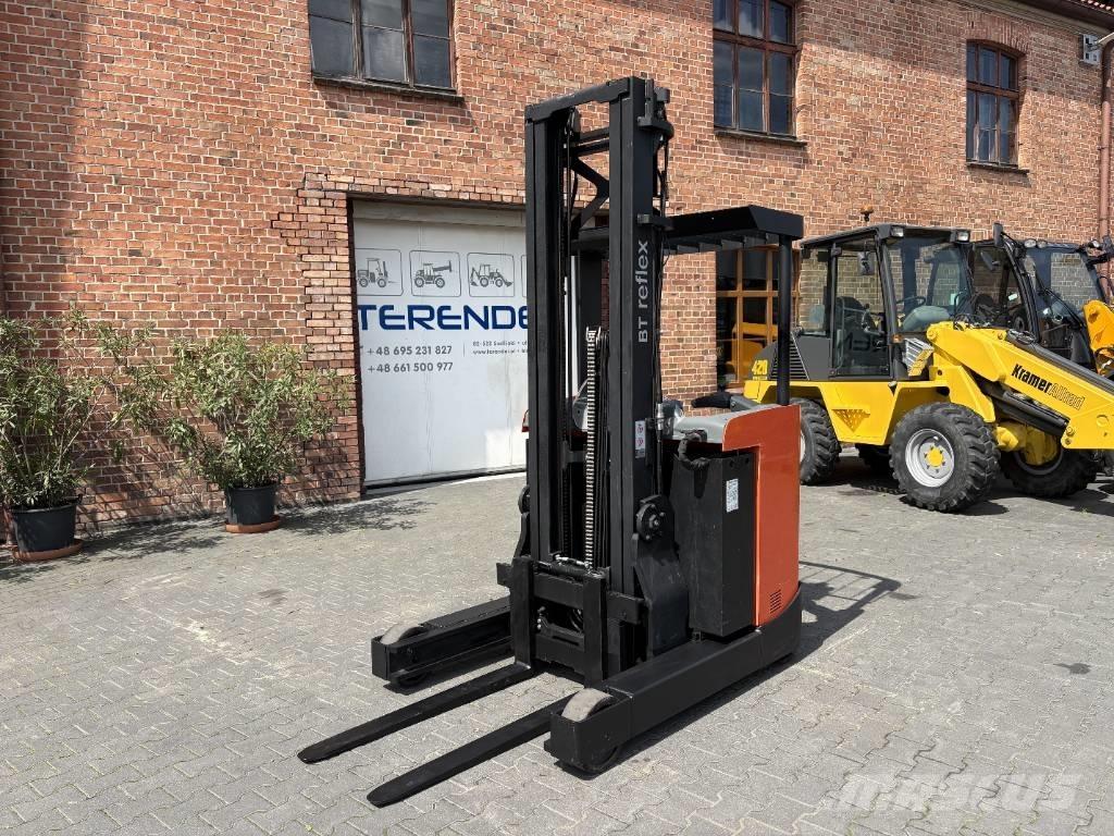 Toyota RRE 140 Reachtruck voor hoog niveau