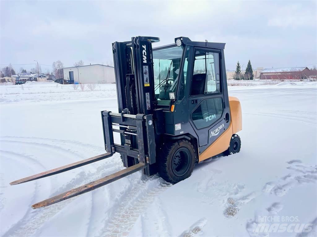 TCM FA 30D ACROBA Diesel heftrucks