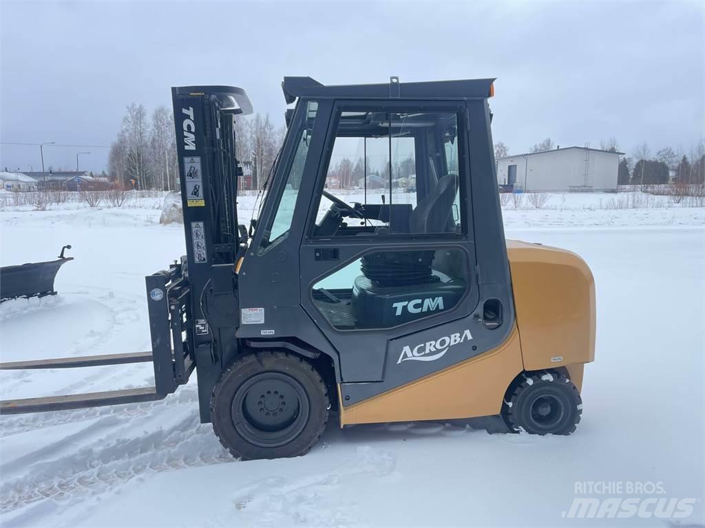TCM FA 30D ACROBA Diesel heftrucks