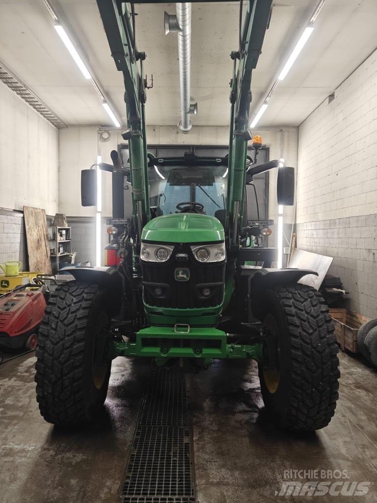 John Deere 6155 R Tractoren