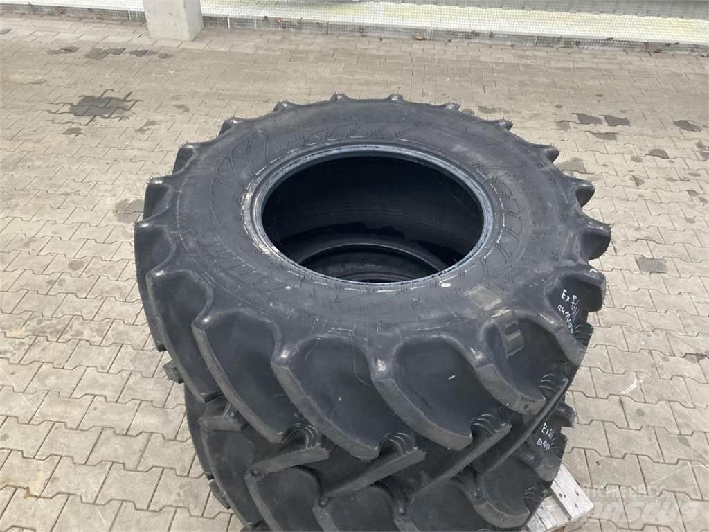 Mitas 540/65R24 Banden, wielen en velgen