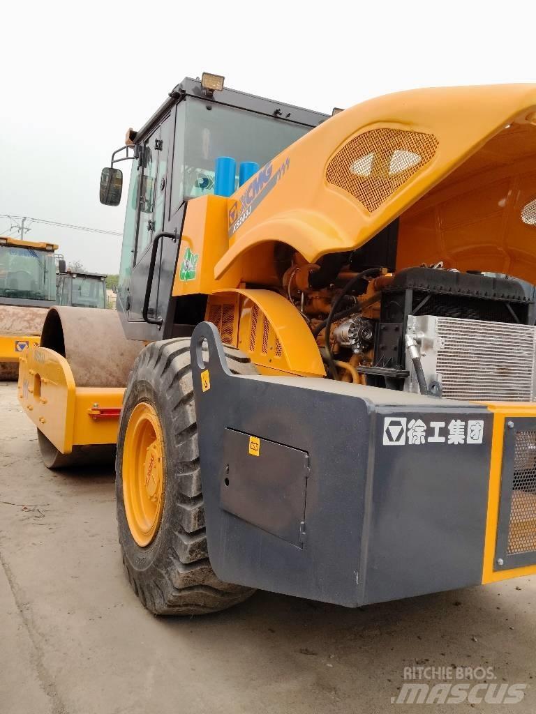 XCMG XS 203 J Trilrolwalsen